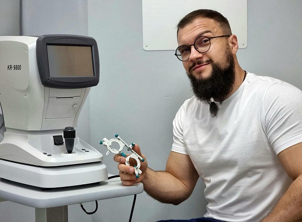 проверка зрения, как часто проверять зрение, можно ли в оптике проверить зрение